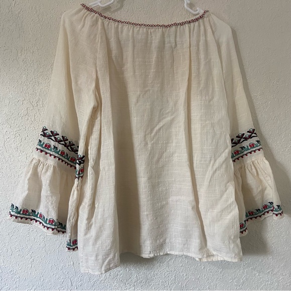 Max Studio Embroidered Ruffle sleeve peasant boho blouse Size Medium NWT - Picture 3 of 8